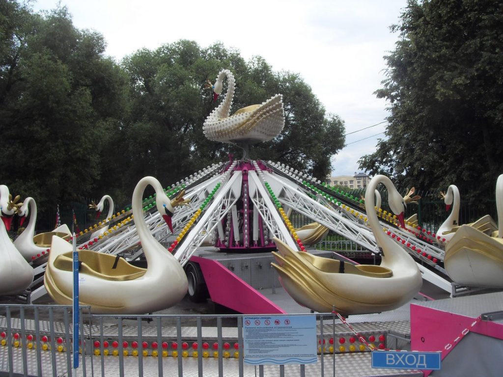 парк сказка лебеди