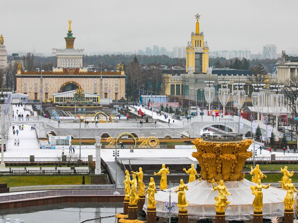 На ВДНХ по просьбам посетителей продлевается работа катка