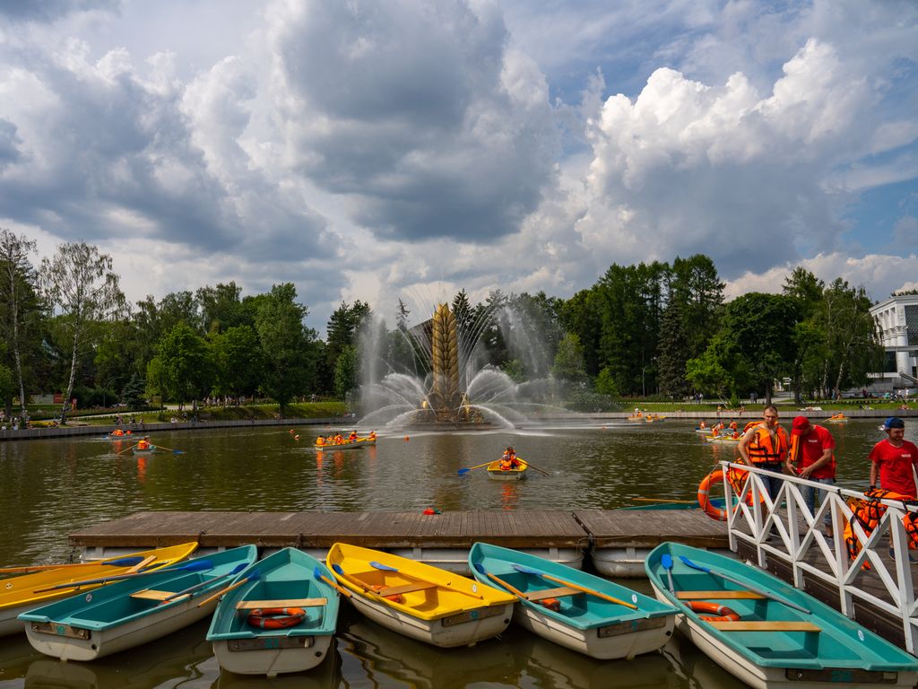 Лодки в москве