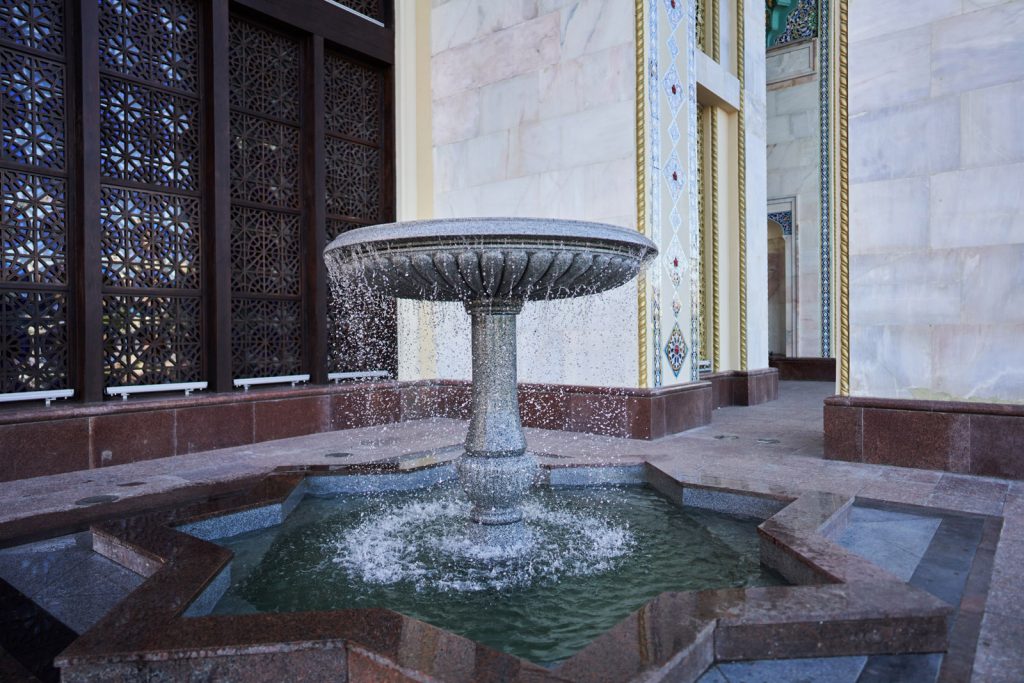 аши фонтанов у павильона №14 Республики Азербайджан