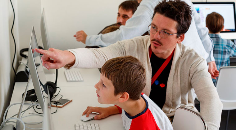 Городской лагерь цифровых навыков и программирования для детей «Кодабра» самые интересные детские лагеря в Москве